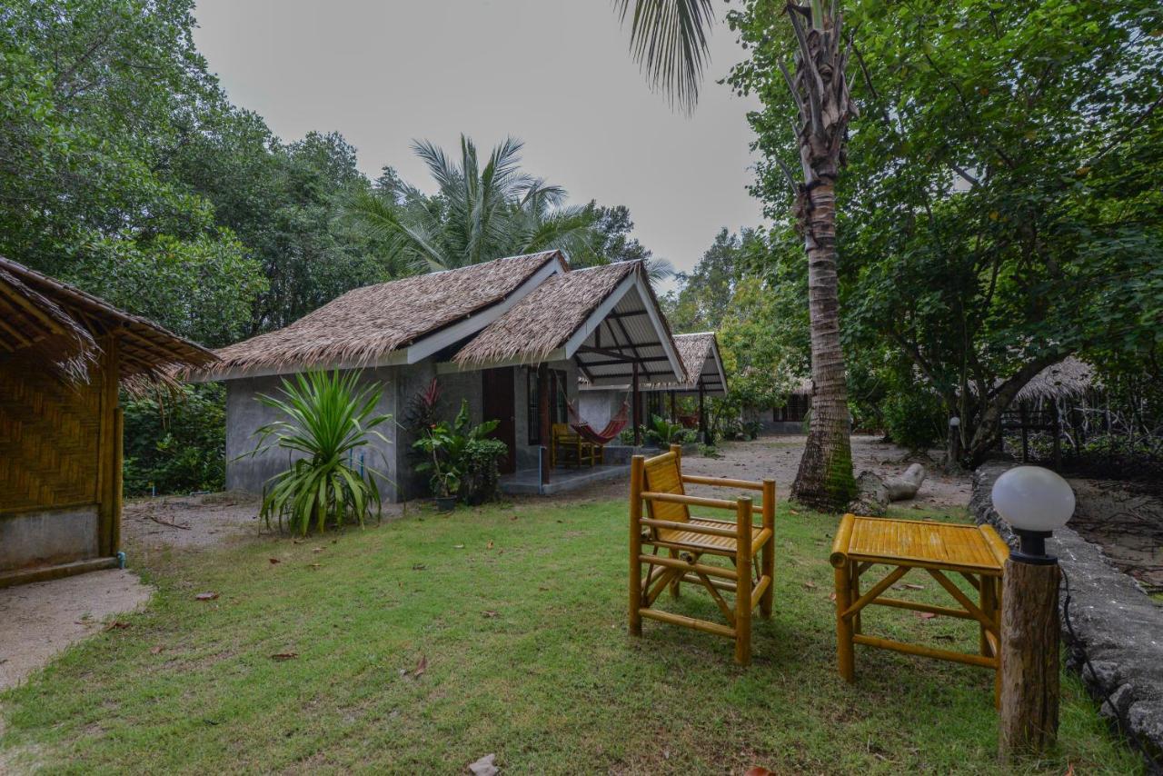 Bananas Resort & Restaurant Tha Lane Bay Exterior photo